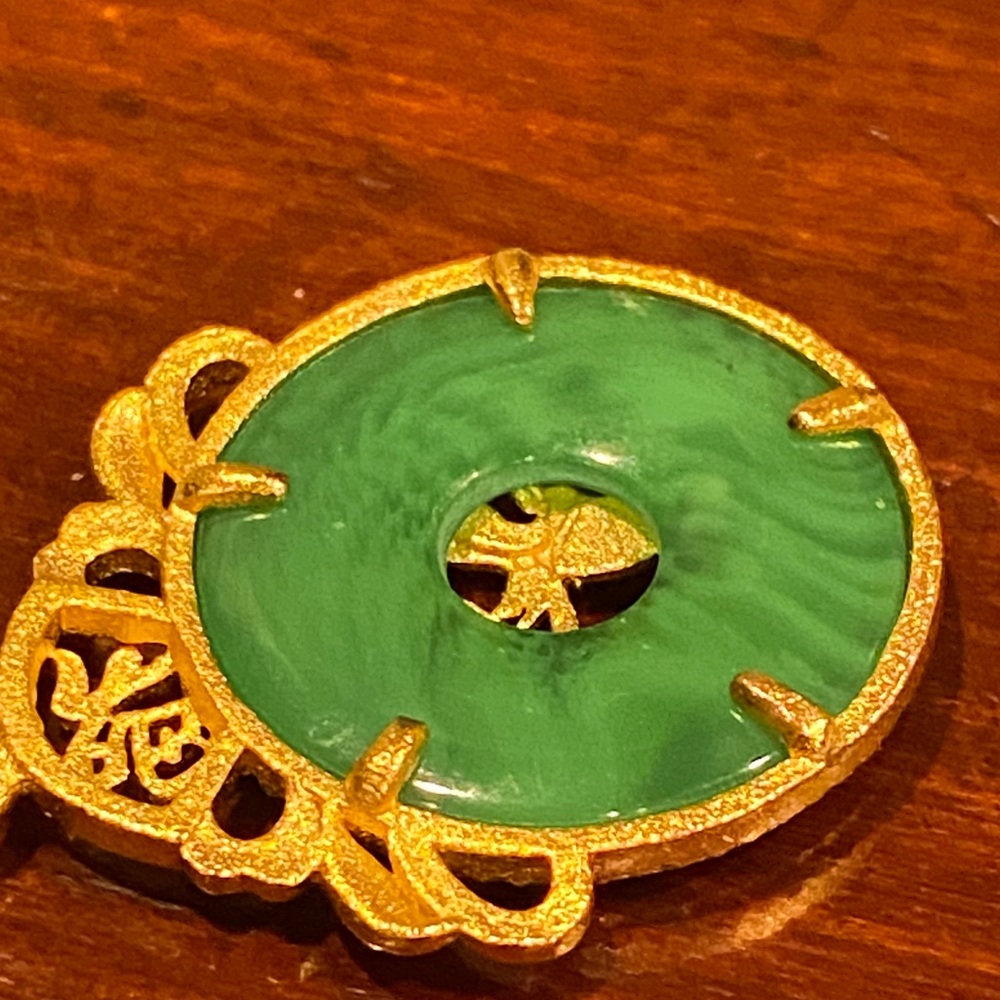 Elegant 18kt GF and Green Stone Dragon Pendant Necklace - Picture 9 of 9